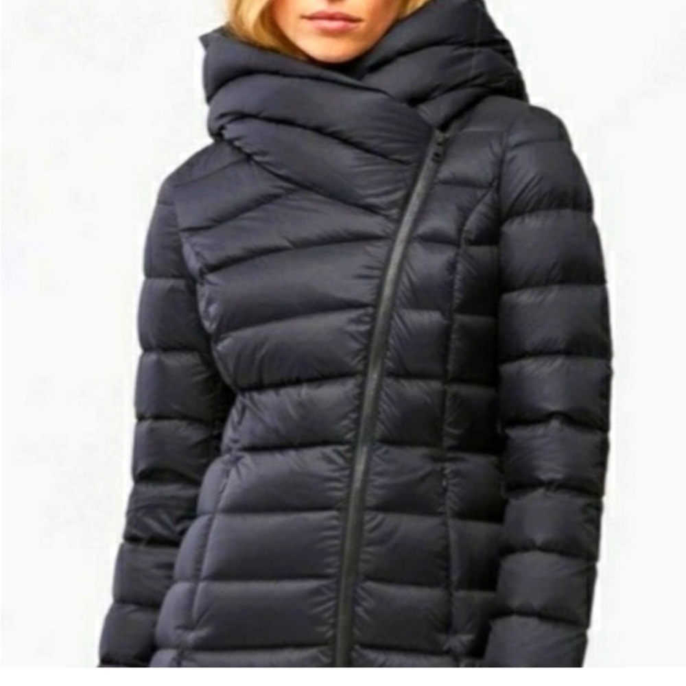 Nike women’s downs fill parka . Nikes sportswear . True to size.